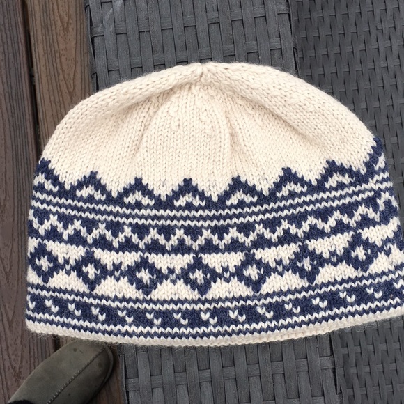 Hand Knit Nordic Hat/Toque/Beanie - Picture 3 of 3